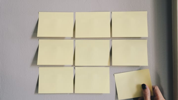 Strukturierte Governance-Dokumente und technische KI-Komponenten als Grundlage für eine AI Harness Strategy